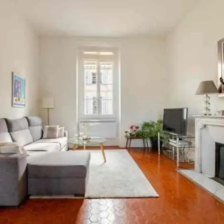 Luminous 92M2 8Mn Palais Apartment
